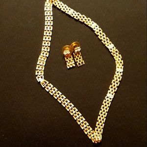 Necklace/Earrings..Necklace 18inchs..earrings 1.5inch..Gold